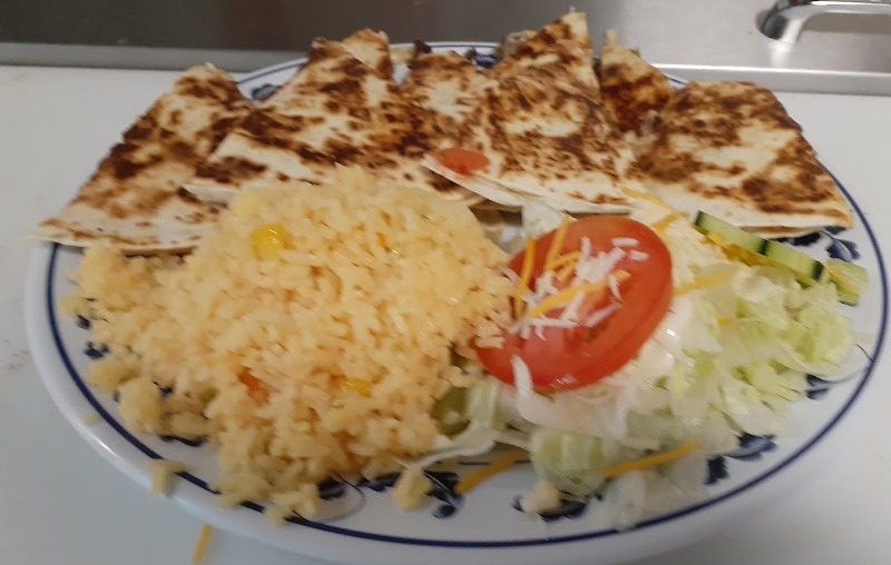 QUESADILLA, ARROZ Y FRIJOLES