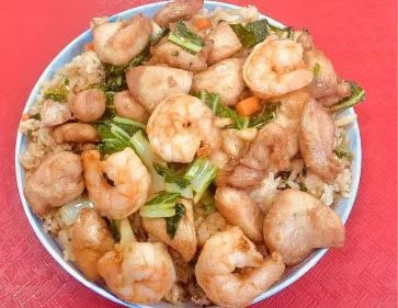 28. Chicken & Shrimp Fried Rice 鸡肉虾炒饭