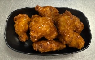 A10. 密蒜炸鸡翼 Soy Garlic Wings (8pcs)
