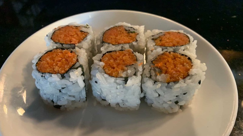 Spicy Salmon w. Crunchy Roll