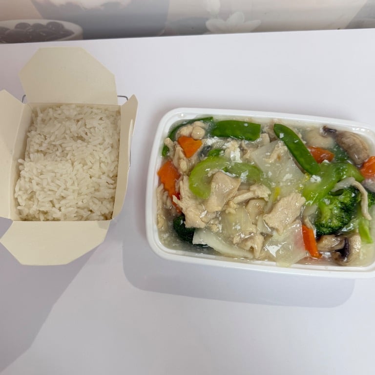 1. Sliced Tender Chicken w. Garden Vegetables