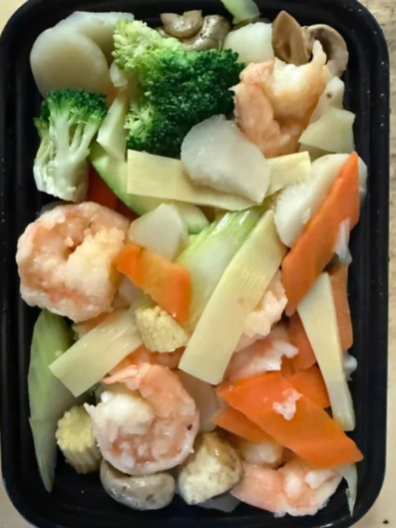 T4. Steam Shrimp with Mix Vegetable 什菜蒸虾