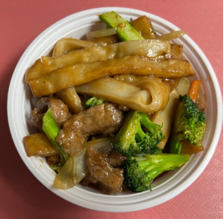 151. Beef Broccoli Chow Fun