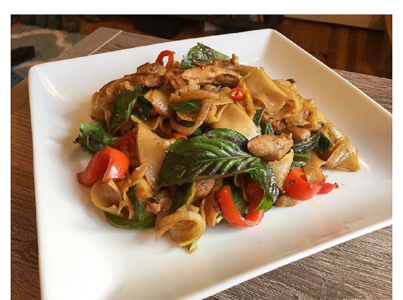 (L) Pad Kee Mao (Drunken Noodles)