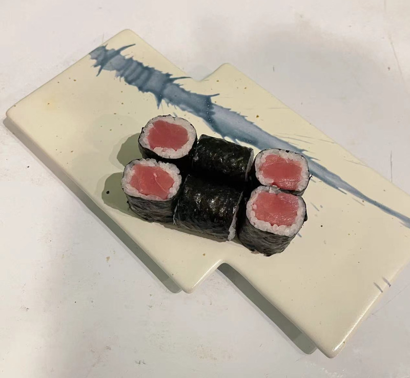 R6. 吞拿魚卷<br>참치 롤<br>Tuna Roll