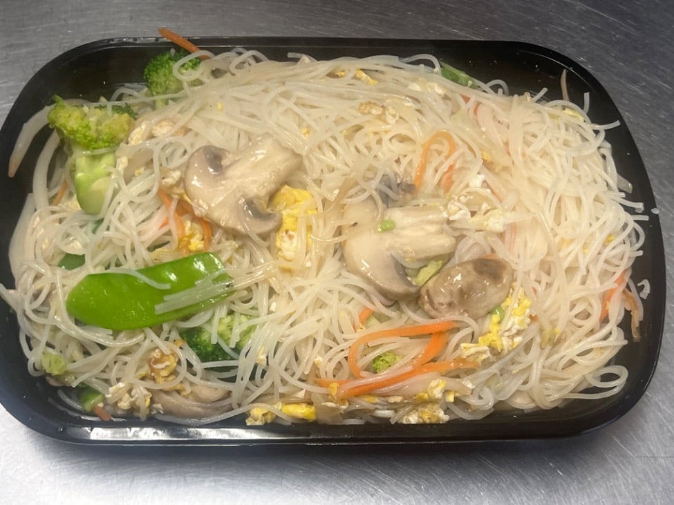 C6. Vegetable Chow Mei Fun