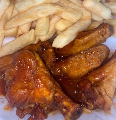 Wings (6 Pcs) with Fries & Drink