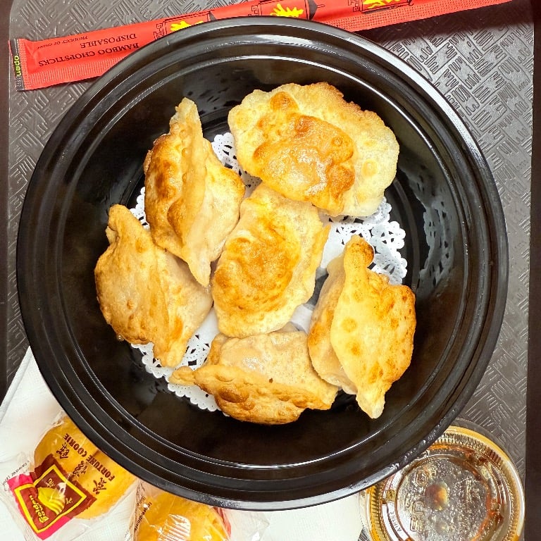 4. 锅贴 Fried Dumplings (8)