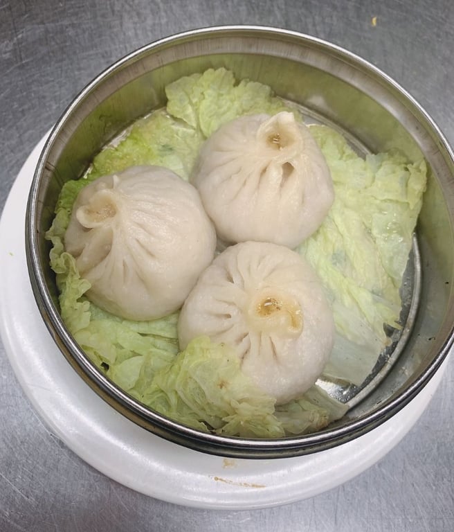 18. Steam Small Pork Bun 小笼包