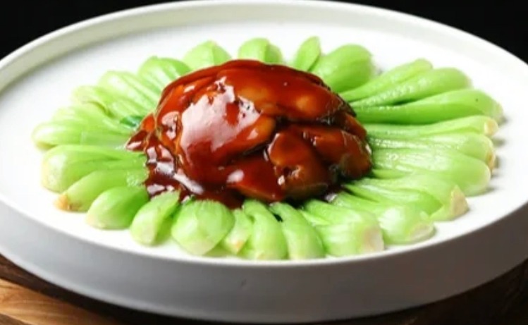 2. 香菇菜胆 Braised Vegetable with Shiitake Mushroom
