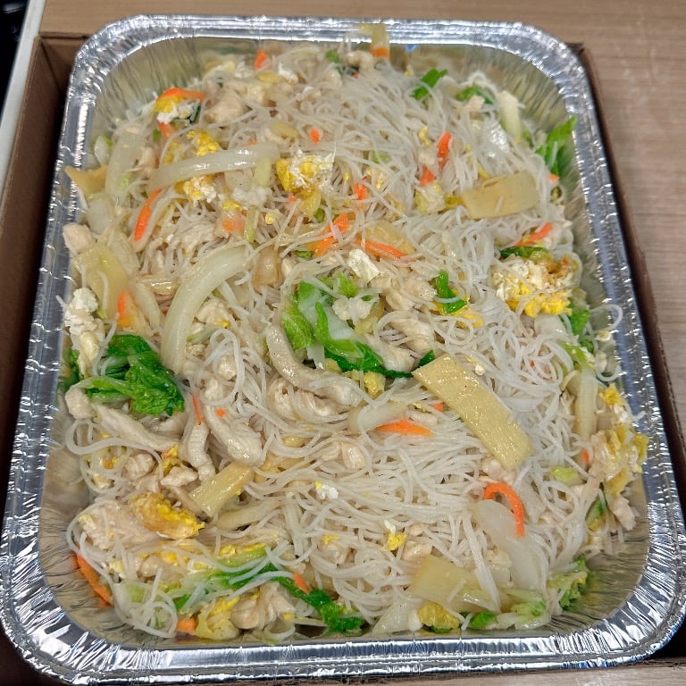 Chicken Chow Mai Fun Party Tray 鸡炒米粉派对盘