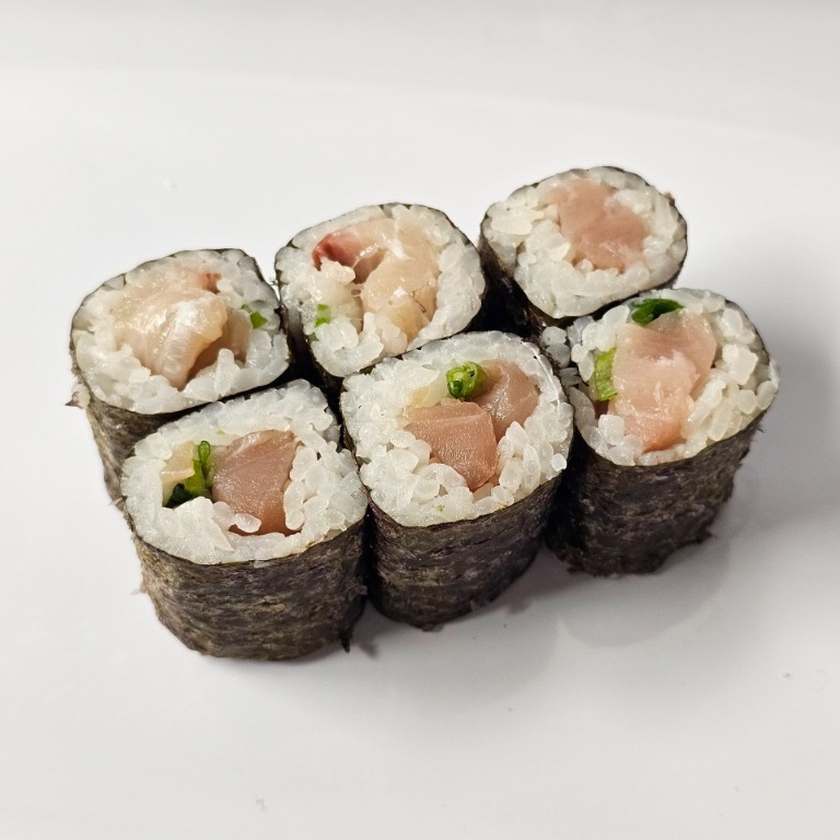 Yellowtail Scallion Roll