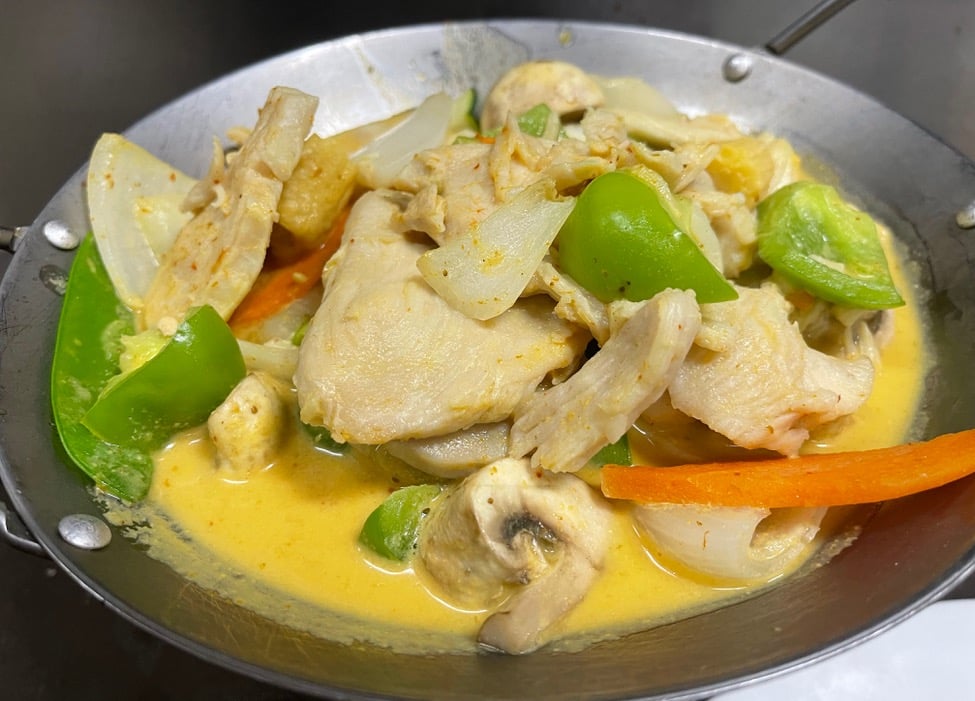 Chicken in Red Curry Sauce Image