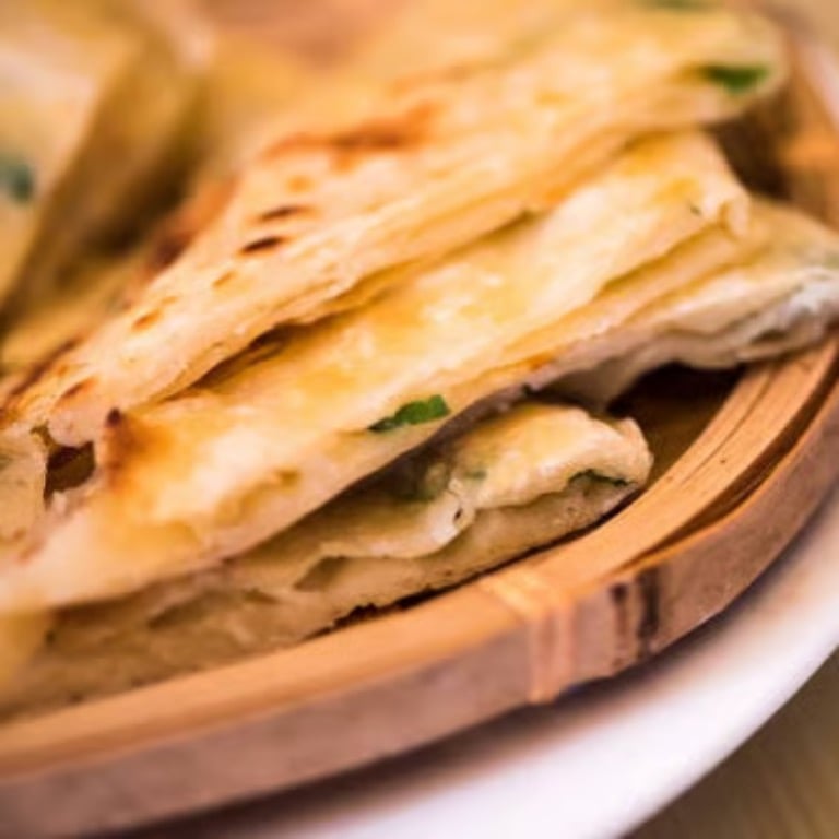 23. 葱油饼 <br>Scallion Pancake