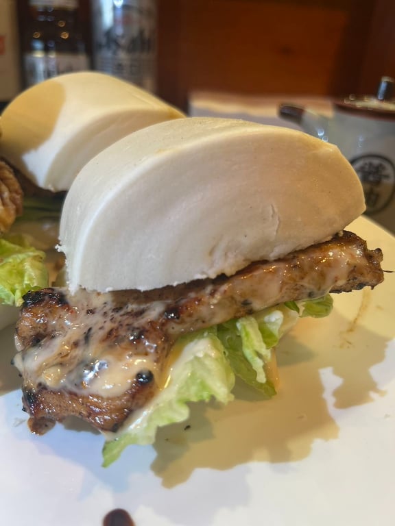 Lemongrass Grilled Chicken Bun