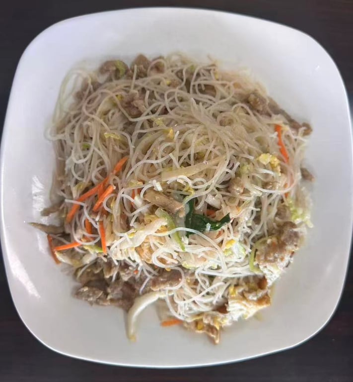 49. Beef Chow Mei Fun