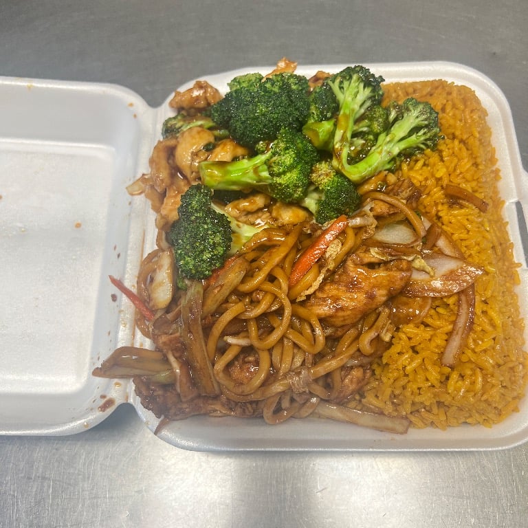 B18. Chicken Broccoli and Chicken Lo Mein
