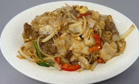 N8.  Fresh Rice Noodle with Beef with Gravy