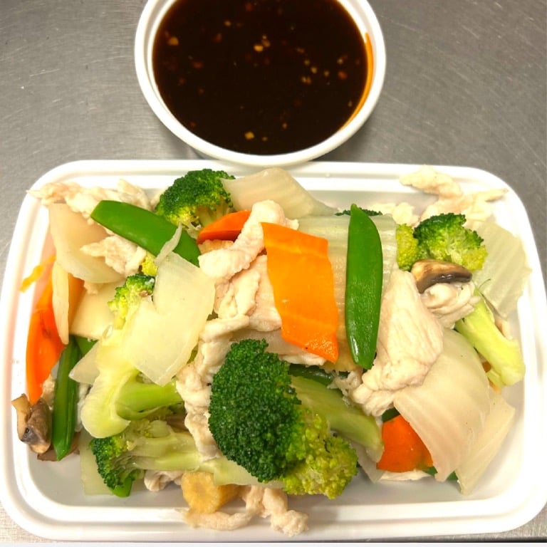 D2. Steamed Chicken w. Mixed Vegs.