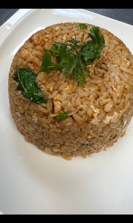 8. Basil Chicken Fried Rice 九层塔鸡炒饭