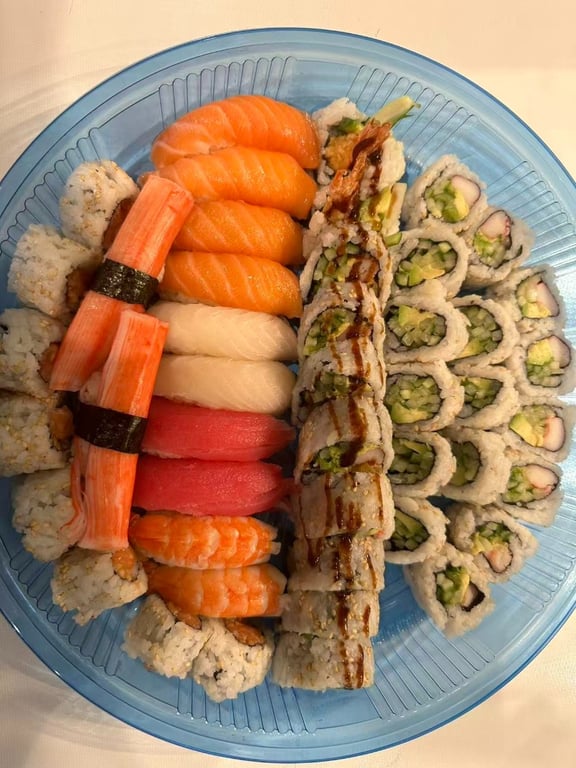 B2. 46 Pcs Sushi & Sushi Rolls