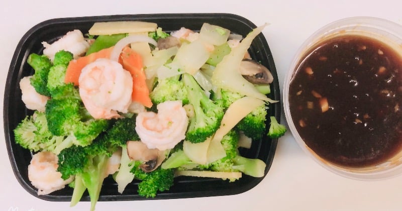 H 4. 水煮什菜虾 Steamed Shrimp w. Mixed Veges Image