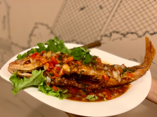 Q1.Whole Crispy Red Snapper W/ Sweet Chili Sour Sauce (Pla Sam Ros)