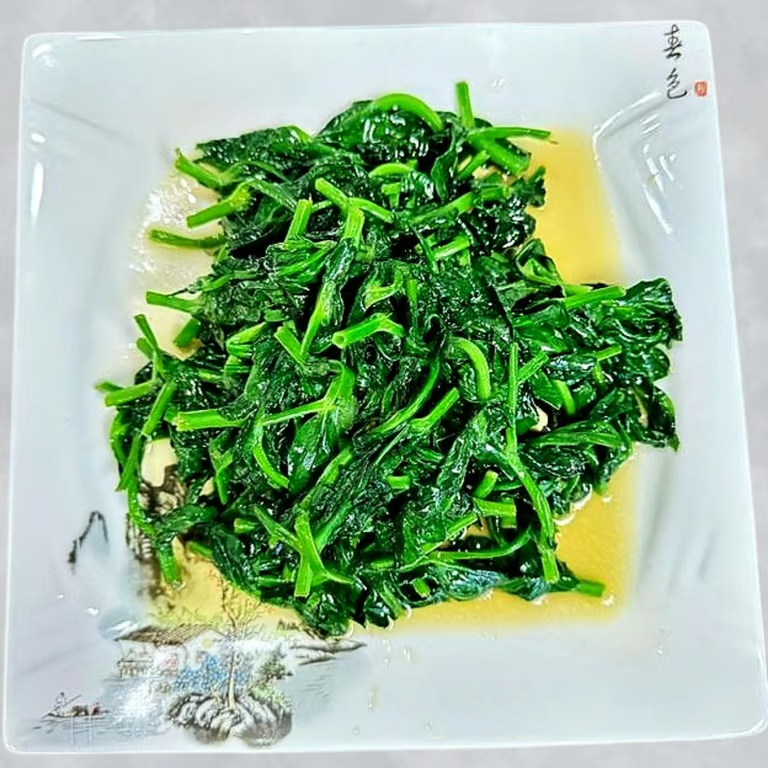 清炒豆苗 Stir-Fried Pea Shoots