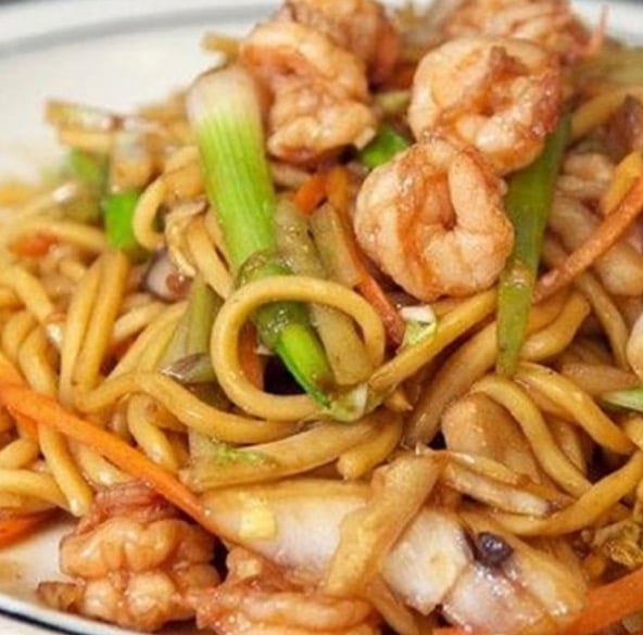 D27. Shrimp Lo Mein