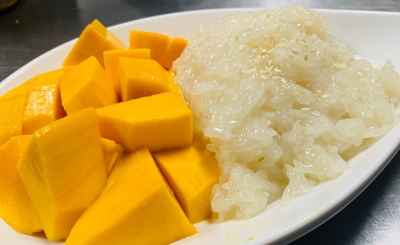 Sweet Sticky Rice w/ Mango