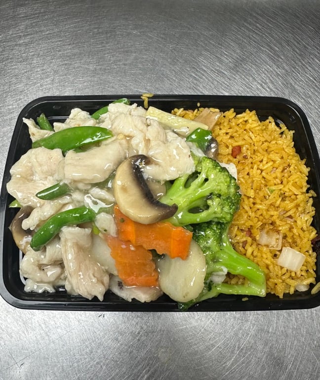 S14. Moo Goo Gai Pan (Combo Platter)