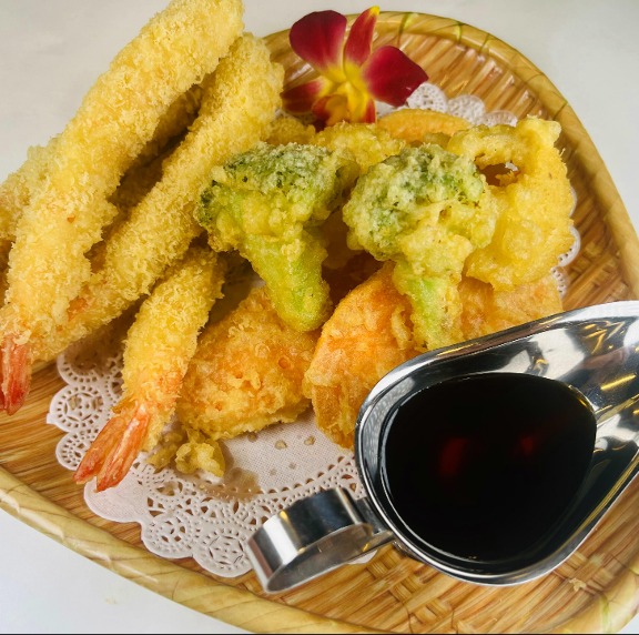 Shrimp (5pcs) & Vegetables (8pcs) Tempura Dinner