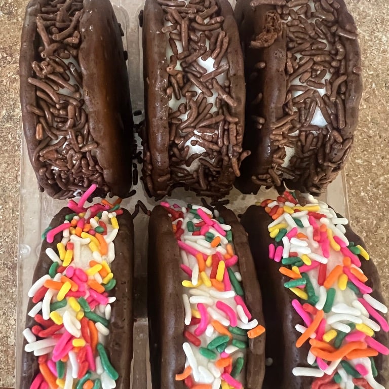 Vanilla IC Sandwiches w/sprinkles (6 pack)