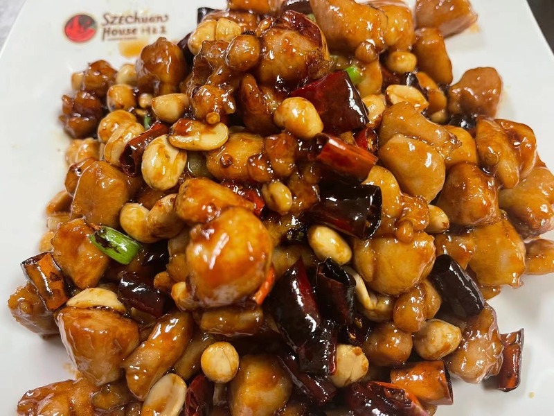 82. 传统宫保鸡丁 Traditional Kung Pao Chicken w/ Roast Peanut