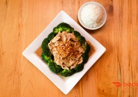 Chicken with Garlic-Black Pepper Sauce