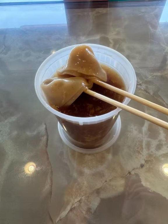 Hot & Sour Soup w. Wonton
