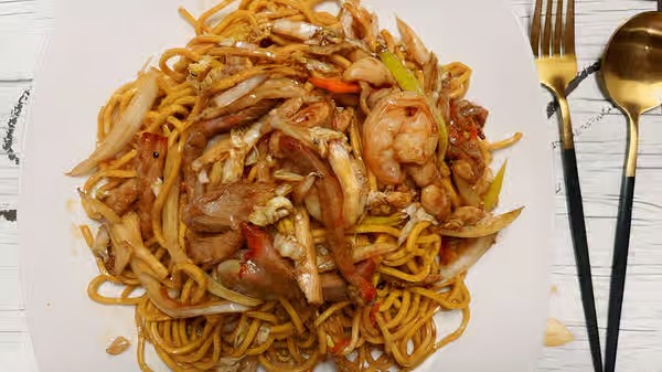 52. House Special Lo Mein