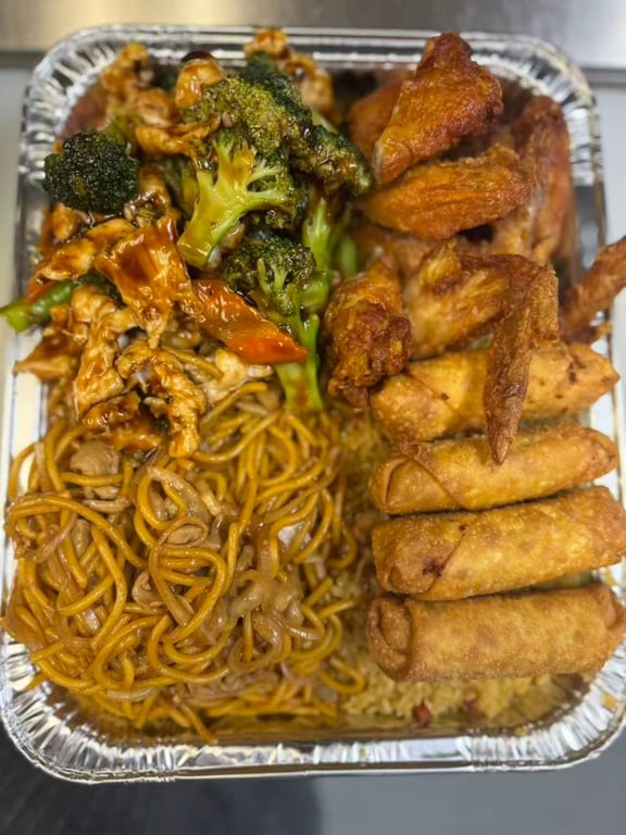 Chicken Broccoli, Chicken Lo Mein, 6pcs Chicken Wing, 4 Pork Egg Roll, Egg Fried Rice