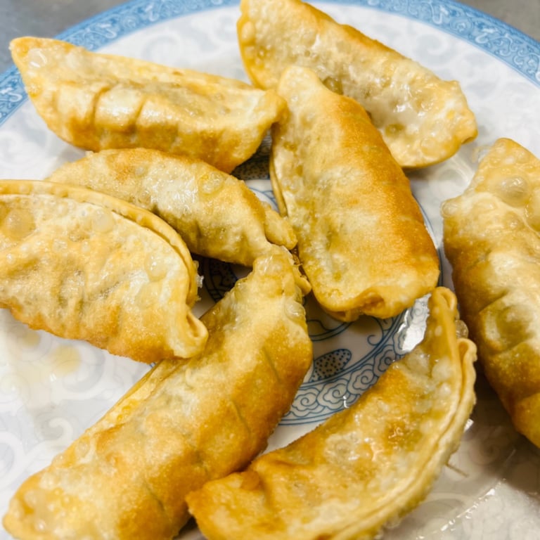 Pork Pot Stickers (8) 锅贴