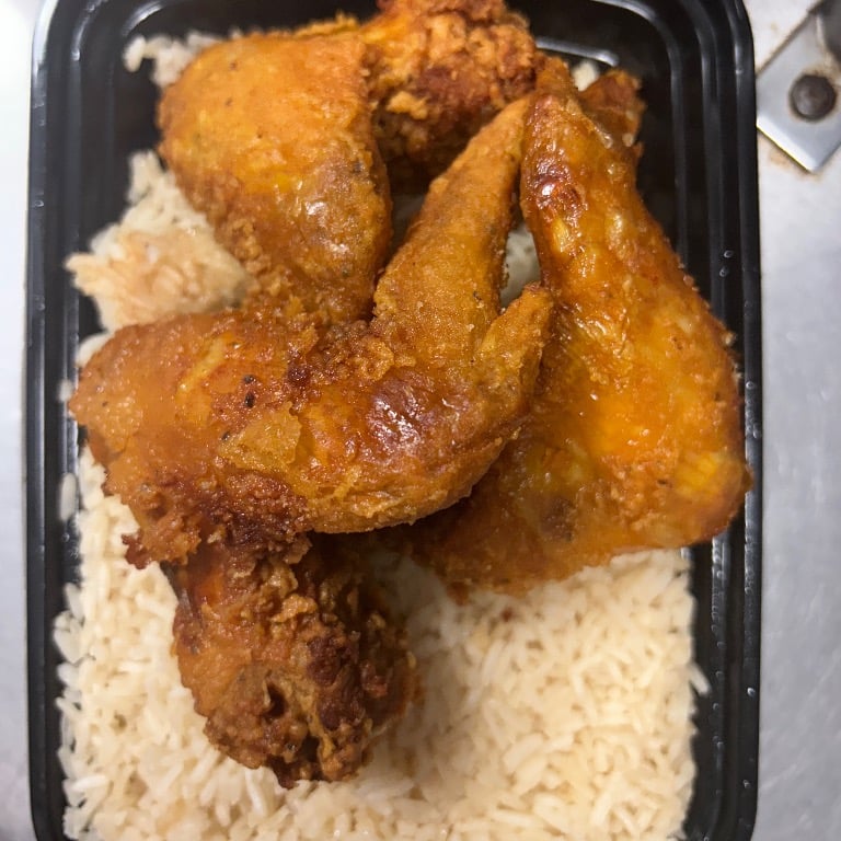 C 炸鸡翅<br>C30. Chicken Wings (3 Whole)