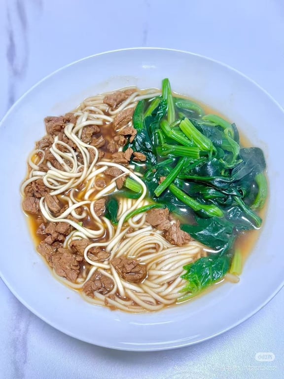 D4. Pork & Spinach Noodle Soup