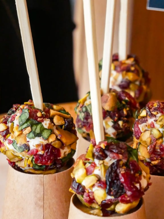 Boules de chèvre pistaches et canneberges