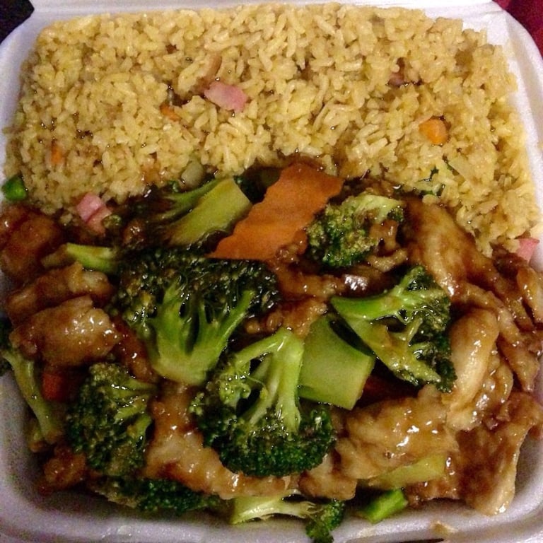 Chicken with Broccoli and Fried Rice
Panda Garden - Fairbanks