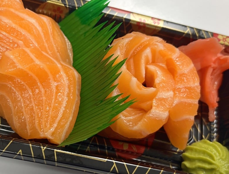 E2. Salmon Sashimi (6pcs) Image