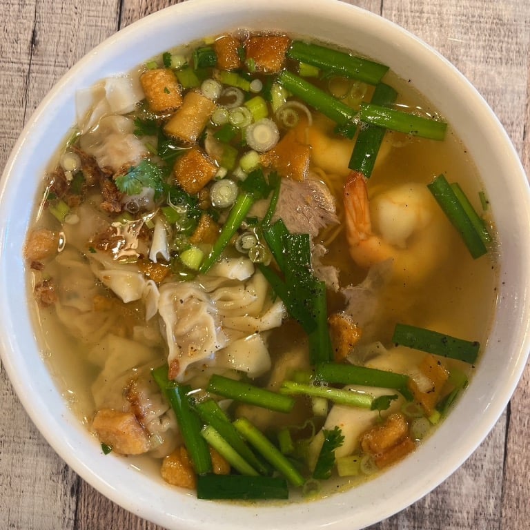 F08. Wonton Egg Noodle Soup