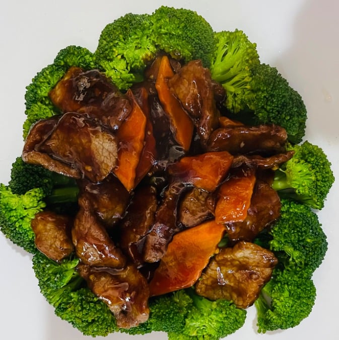 B4.  Beef w. Broccoli 芥兰牛
