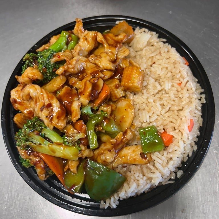 L 湖南鸡 <br> L11. Hunan Chicken