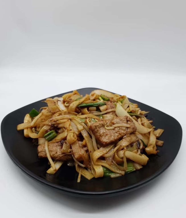 261. Pan Fried Rice Noodle with Beef
