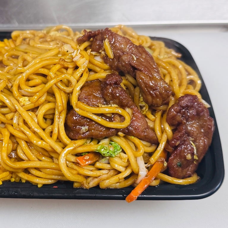 C28. Beef Lo Mein (C28 牛捞面)