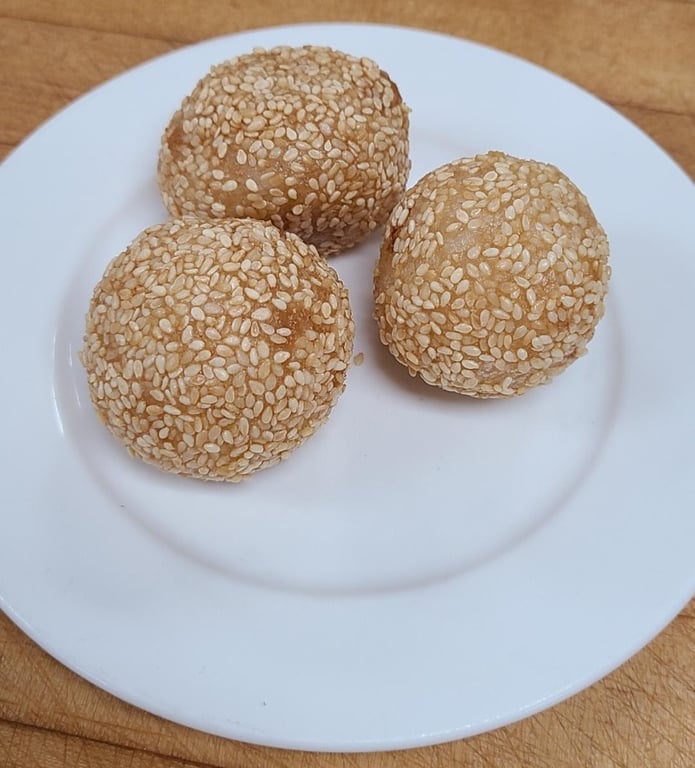 24. Fried Sesame Seed Dumpling (Item A...3 pieces)